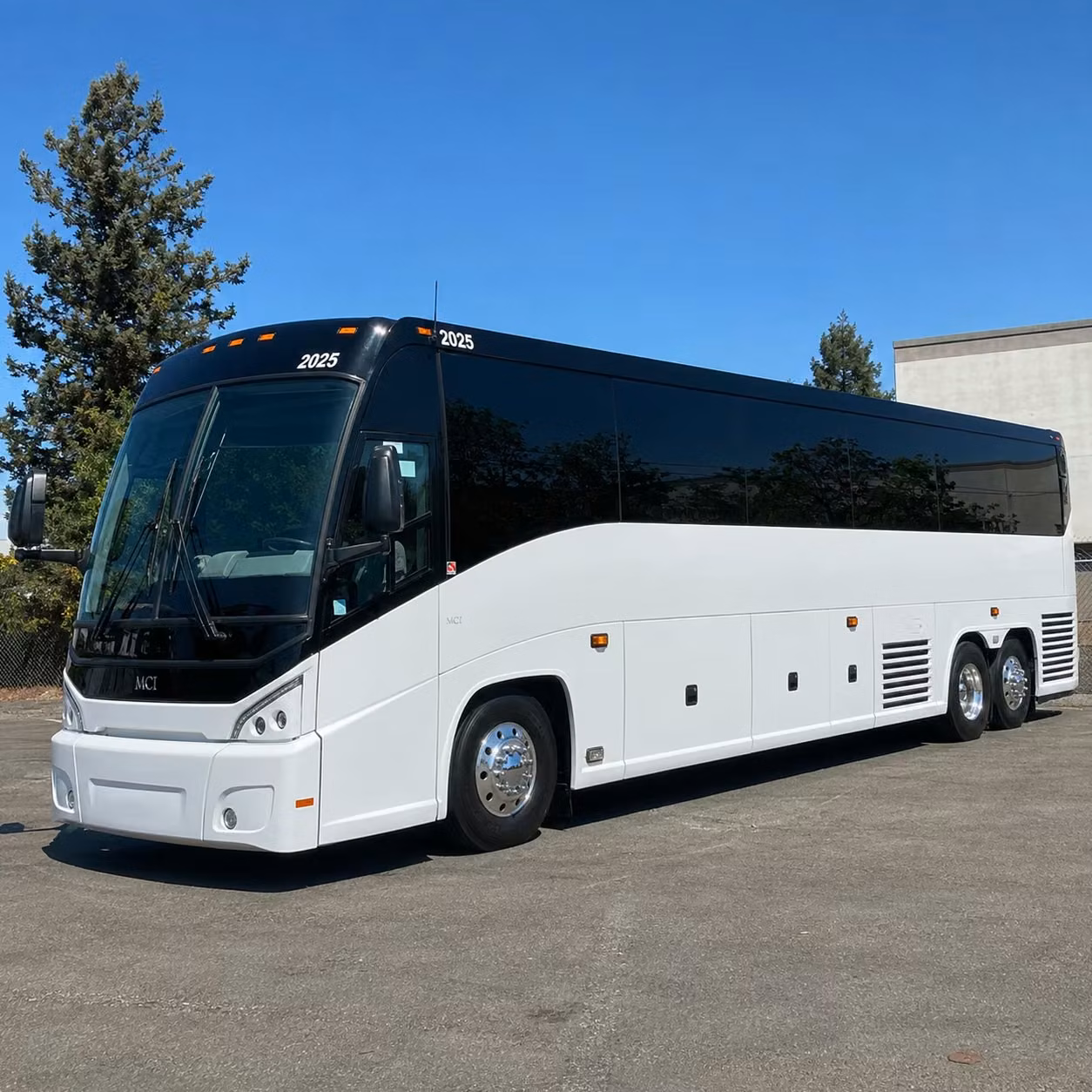lafayette school and university groups have a reliable long distance transportation option