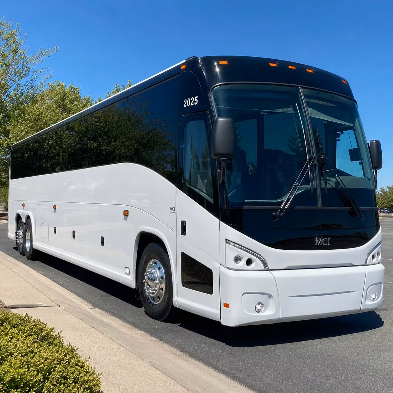 rent a charter bus from lafayette to texas for sports concerts and corporate trips